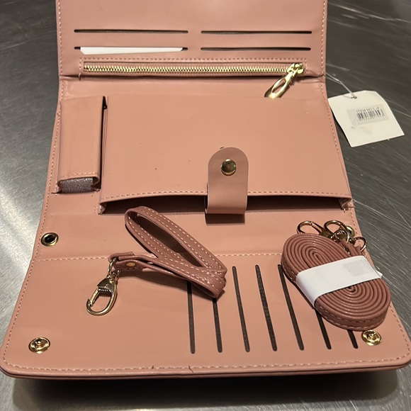 NWT Lovely Organizer Wallet with Wrist and Shoulder Strap - Picture 4 of 5